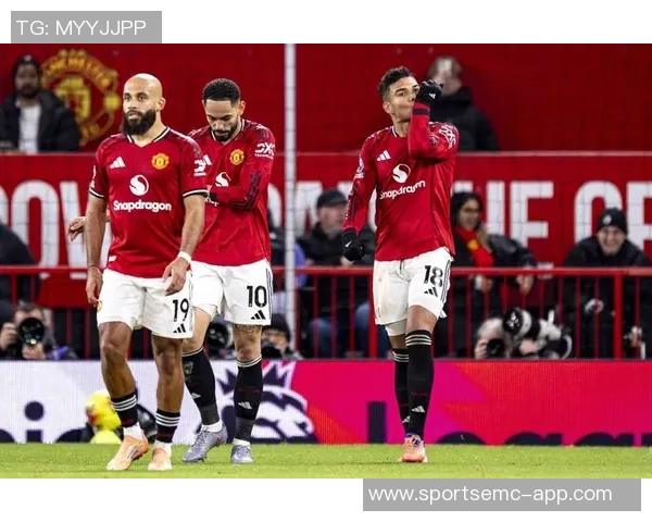 曼联今夏急需引进两名高水平中场以弥补乌加特的防守漏洞